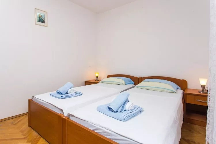 Guest House Old Town View-Three-Bedroom Apartment with Balcony and Sea View (Amazing)-Bedroom