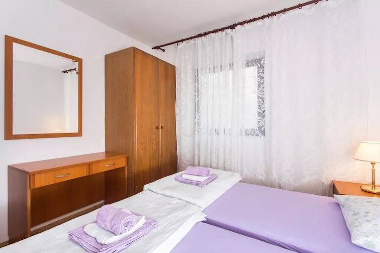 Guest House Old Town View-Three-Bedroom Apartment with Balcony and Sea View (Amazing)-Bedroom