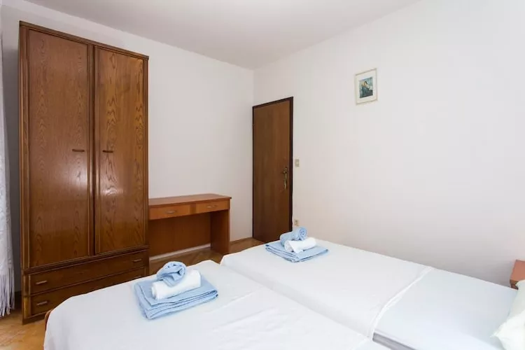 Guest House Old Town View-Three-Bedroom Apartment with Balcony and Sea View (Amazing)-Bedroom