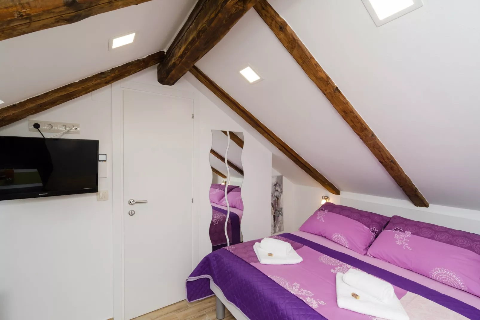 Lavender Garden Apartments - Comfort Studio Apartment with Side Sea View (Second Floor) - APT 5-Bedroom
