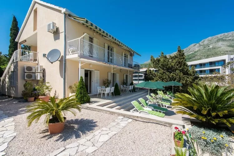 Apartments & Rooms Jokovic-Deluxe Studio Apartment with Terrace and Partial Sea View (SOBA 6)-Outdoor