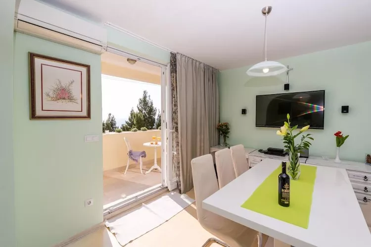 Stella Maris- One Bedroom Apartment with Balcony and Sea View-Dining room