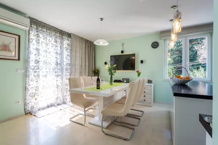 Stella Maris- One Bedroom Apartment with Balcony and Sea View-Dining room