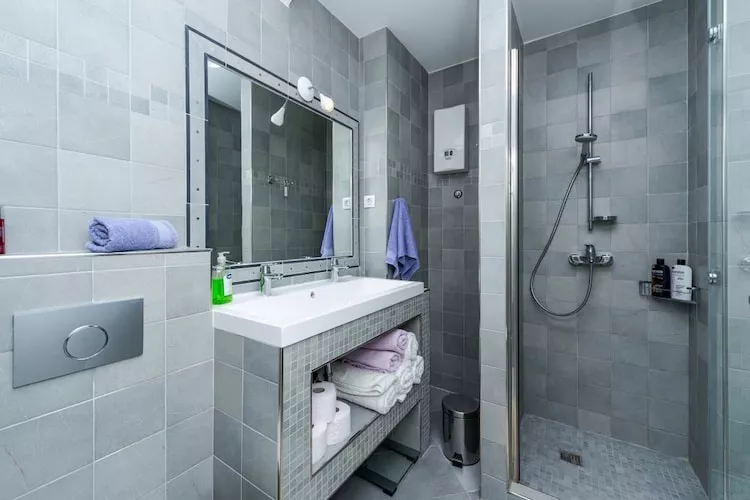 Stella Maris- One Bedroom Apartment with Balcony and Sea View-Bathroom