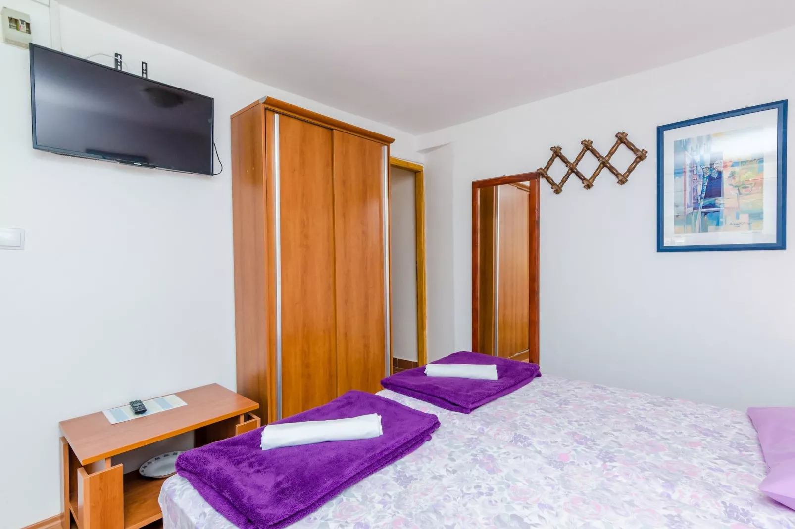 Apartments & Rooms Mihajica- Double or Twin Room with Balcony and Sea View-Bedroom