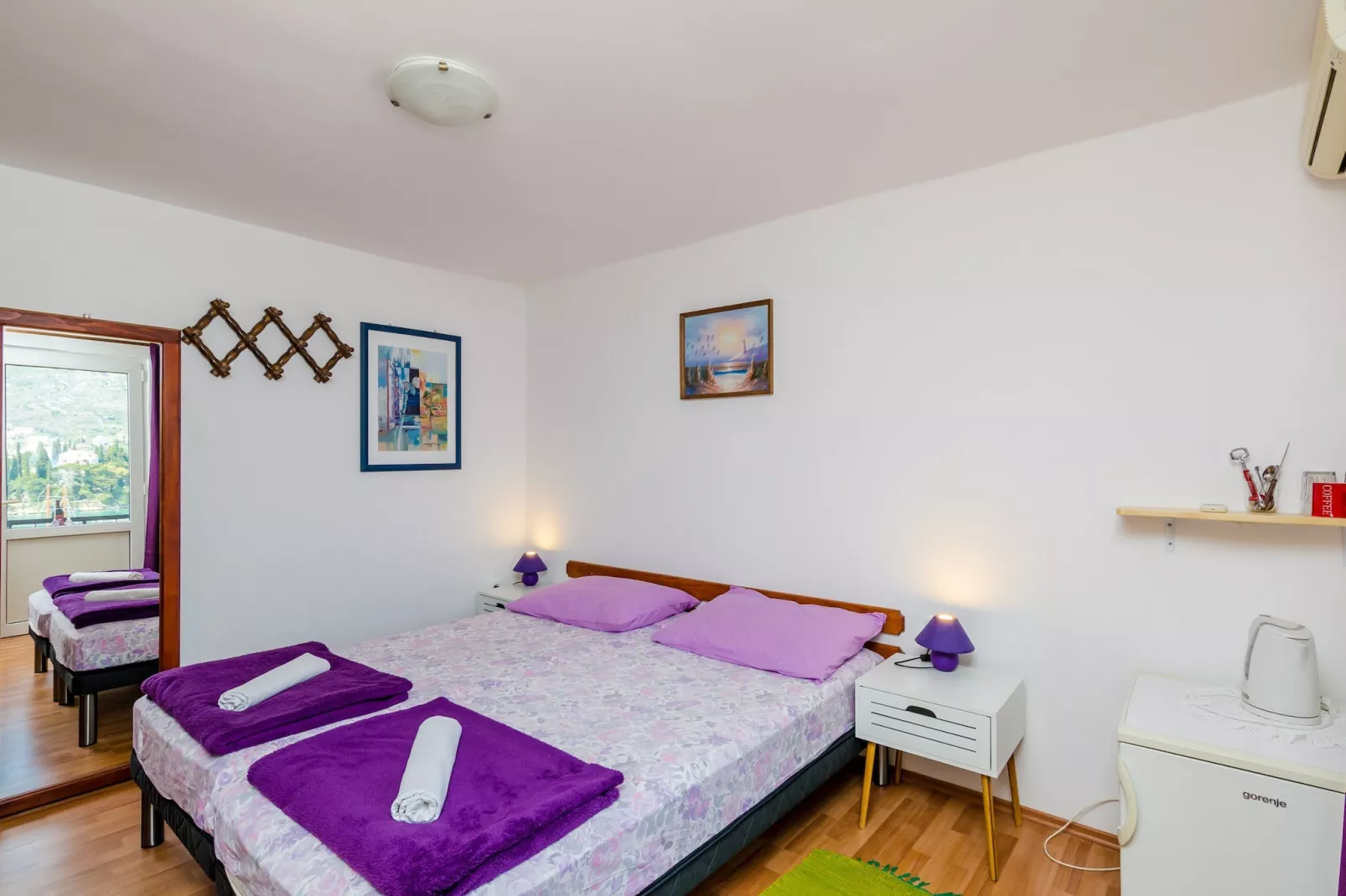 Apartments & Rooms Mihajica- Double or Twin Room with Balcony and Sea View-Bedroom