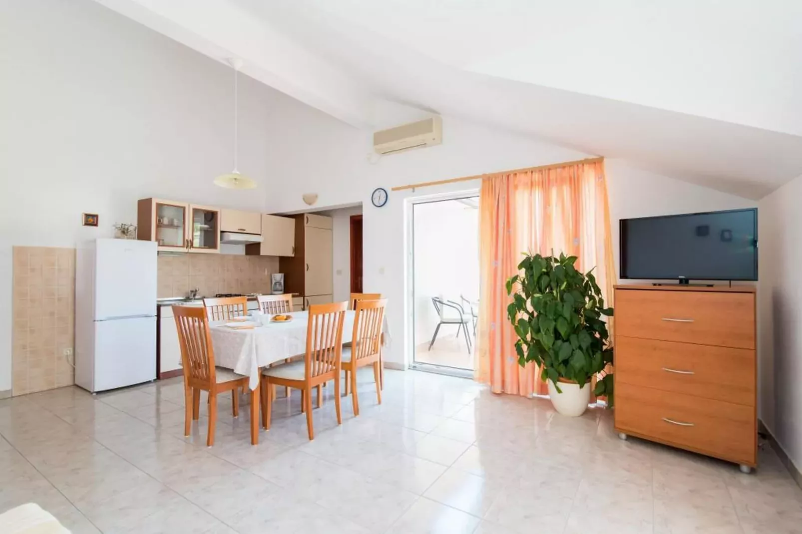 Apartments Ana & Bogdan - One Bedroom Apartment with Balcony and Sea View (A2) (ST)-Dining room