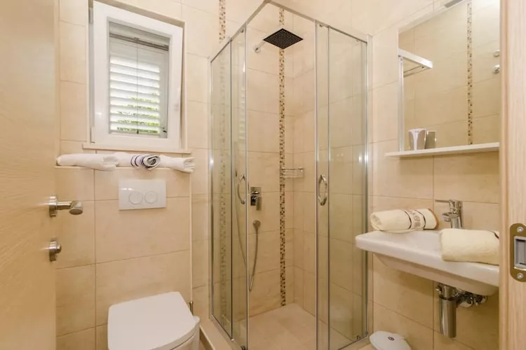 Apartments Marmo - Superior One Bedroom Apartment with Balcony and Sea View (Apartman 3)-Bathroom
