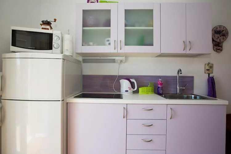 Guest House Gugily- Twin Room with Shared Bathroom and City View (4)-Kitchen