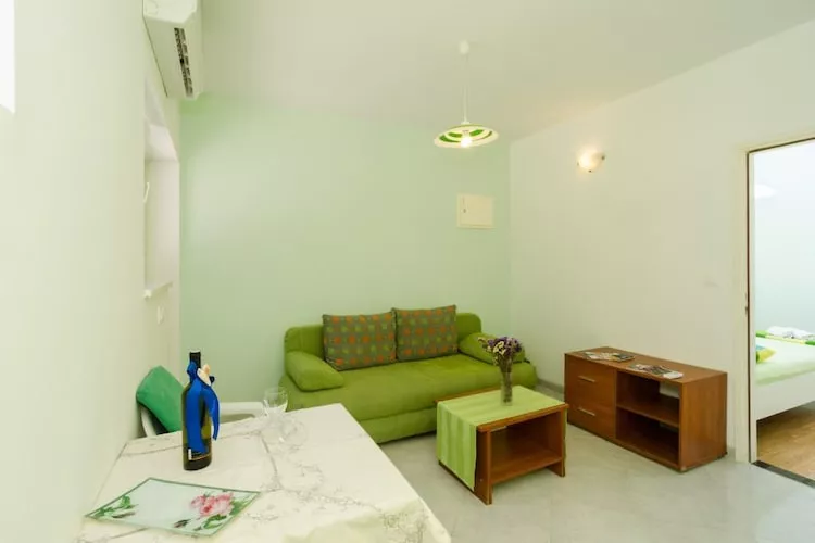 Apartments & Rooms Tapera- Standard One Bedroom Apartment with Terrace and Garden View ( ZELENI 2 )-Living room