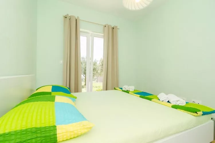 Apartments & Rooms Tapera- Standard One Bedroom Apartment with Terrace and Garden View ( ZELENI 2 )-Bedroom