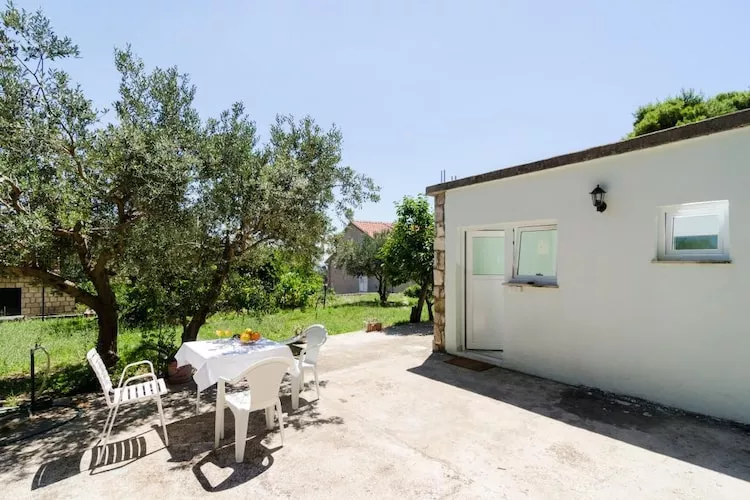 Apartments & Rooms Tapera- Standard One Bedroom Apartment with Terrace and Garden View ( ZELENI 2 )-Outdoor