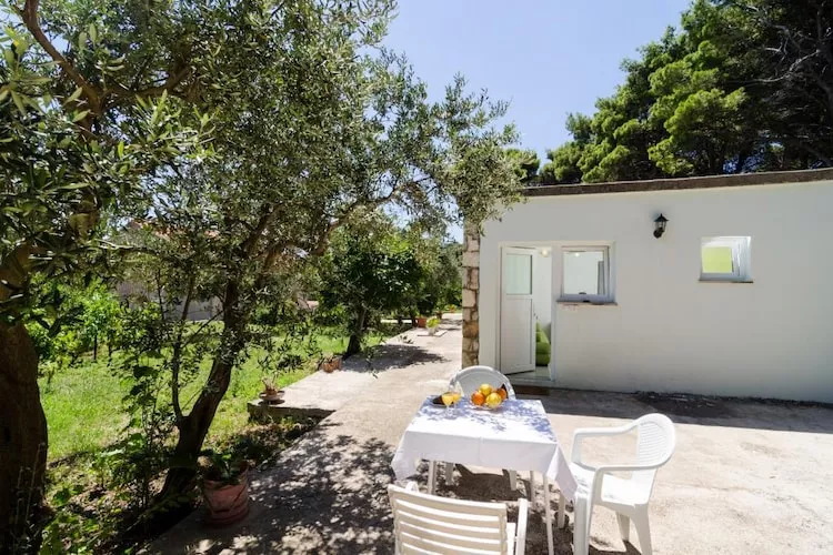 Apartments & Rooms Tapera- Standard One Bedroom Apartment with Terrace and Garden View ( ZELENI 2 )-Terrace