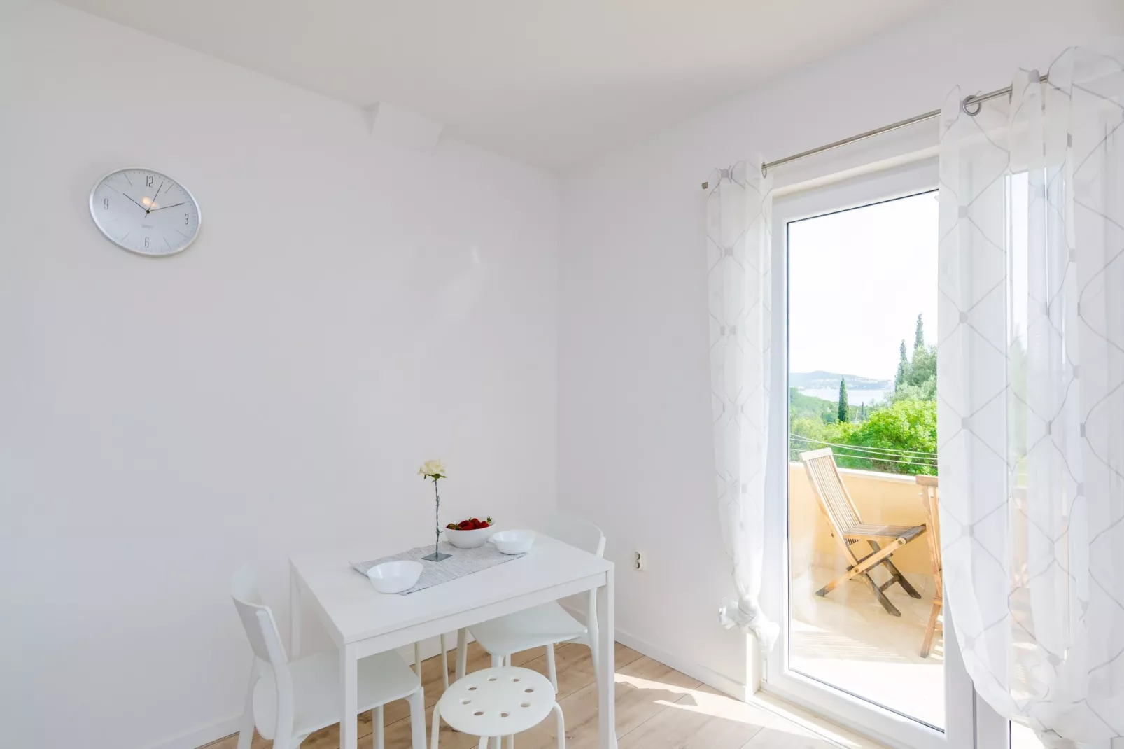 Color Apartments - Comfort One Bedroom Apartment with Terrace and Partial Sea View (Yellow)-Salon