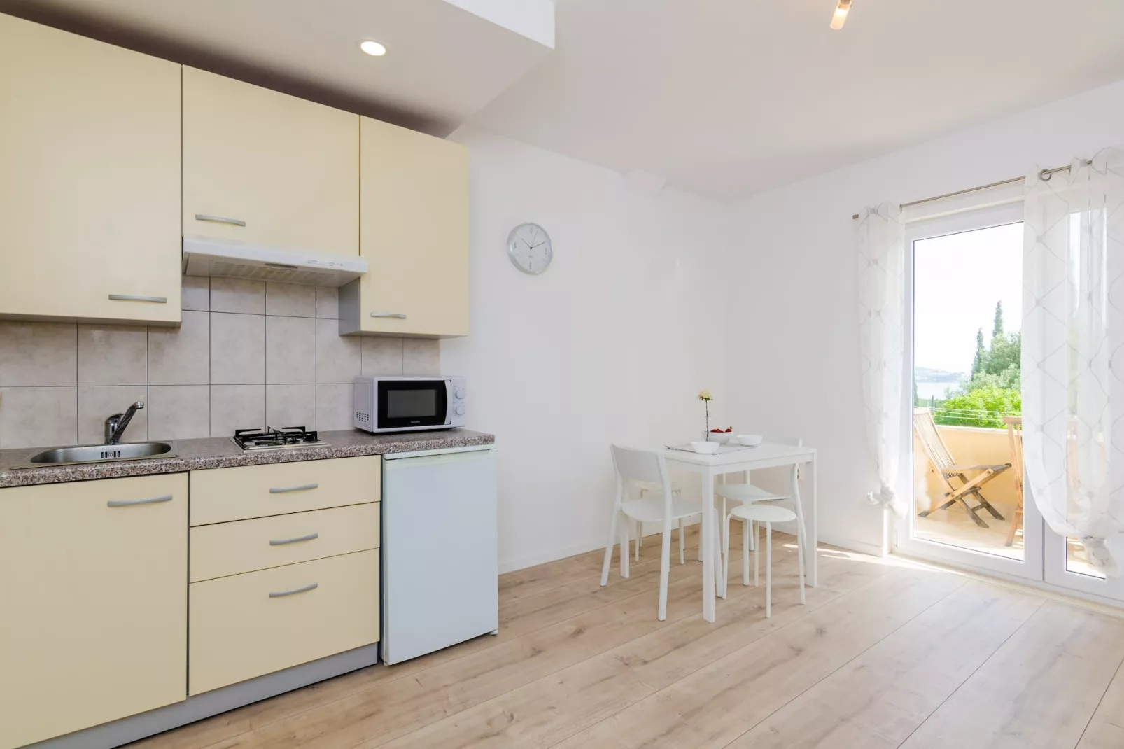 Color Apartments - Comfort One Bedroom Apartment with Terrace and Partial Sea View (Yellow)-Cuisine