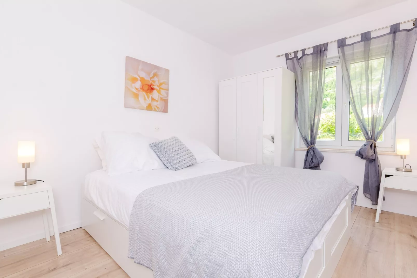 Color Apartments - Comfort One Bedroom Apartment with Terrace and Partial Sea View (Yellow)-Chambre