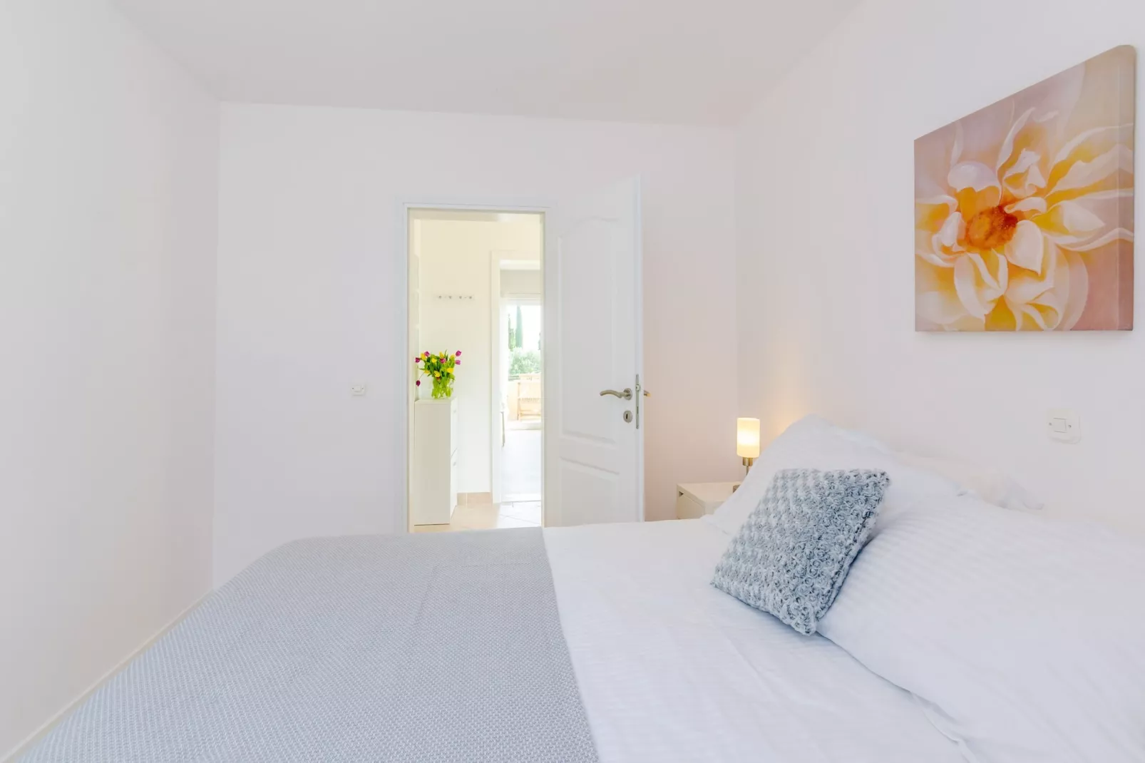 Color Apartments - Comfort One Bedroom Apartment with Terrace and Partial Sea View (Yellow)-Chambre