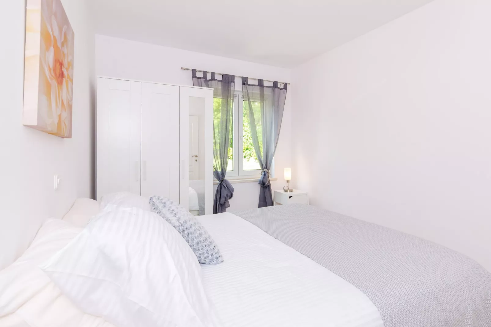 Color Apartments - Comfort One Bedroom Apartment with Terrace and Partial Sea View (Yellow)-Chambre