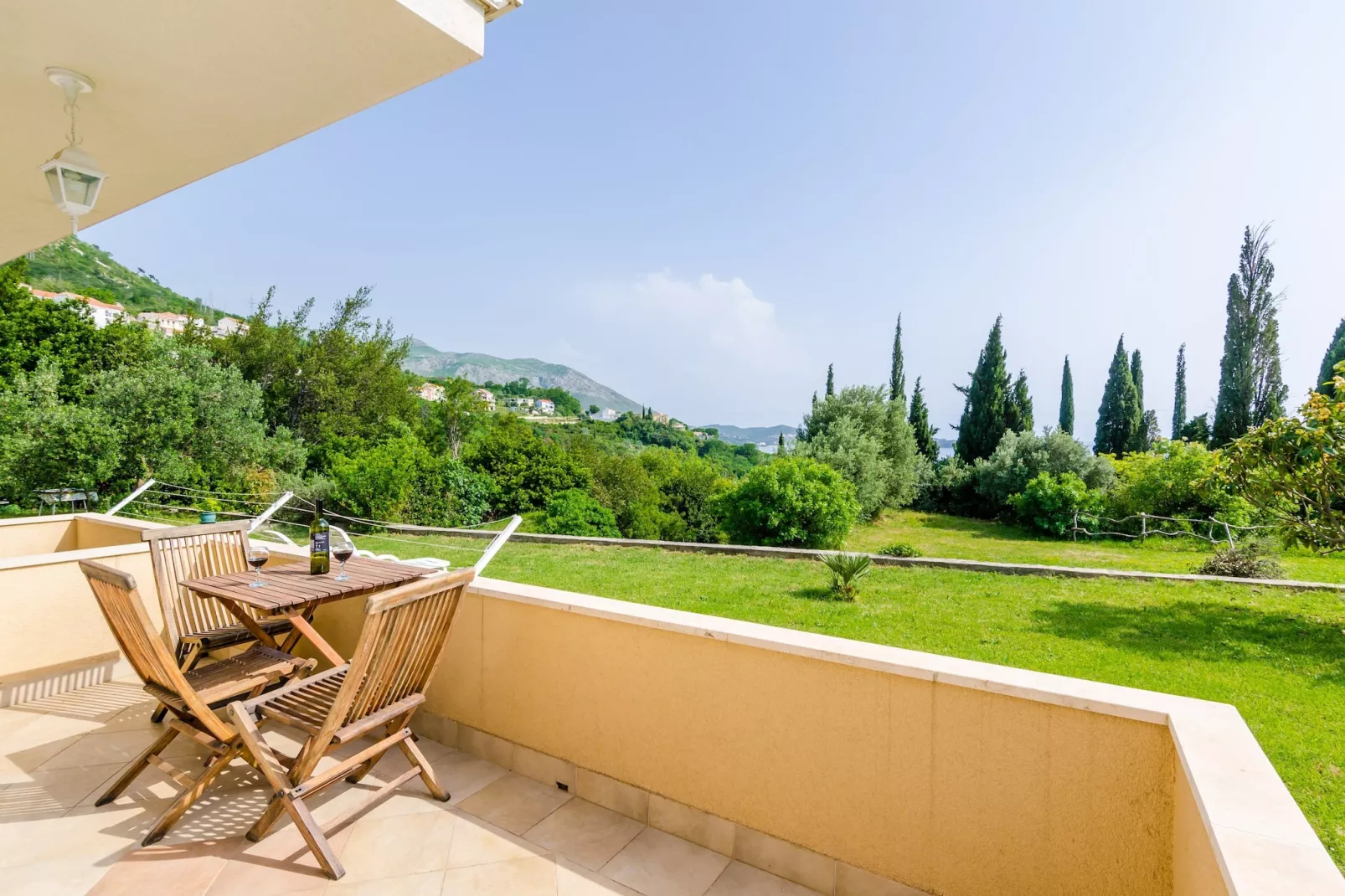 Color Apartments - Comfort One Bedroom Apartment with Terrace and Partial Sea View (Yellow)-Terrasse