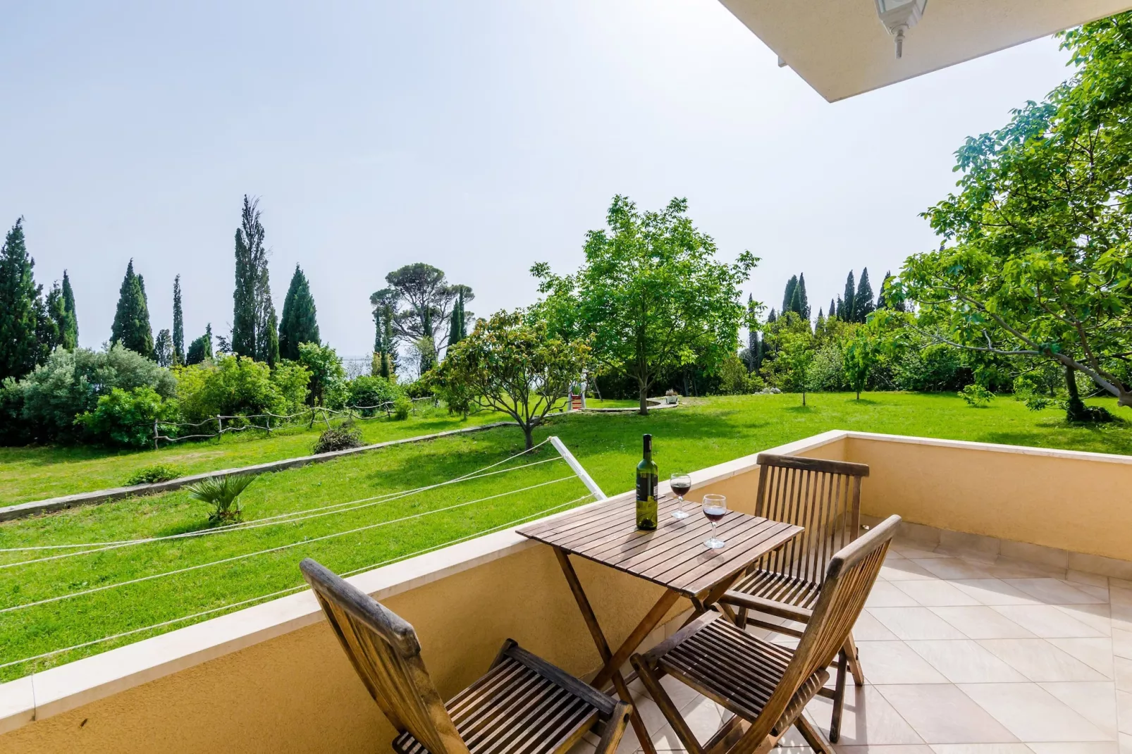 Color Apartments - Comfort One Bedroom Apartment with Terrace and Partial Sea View (Yellow)-Terrasse