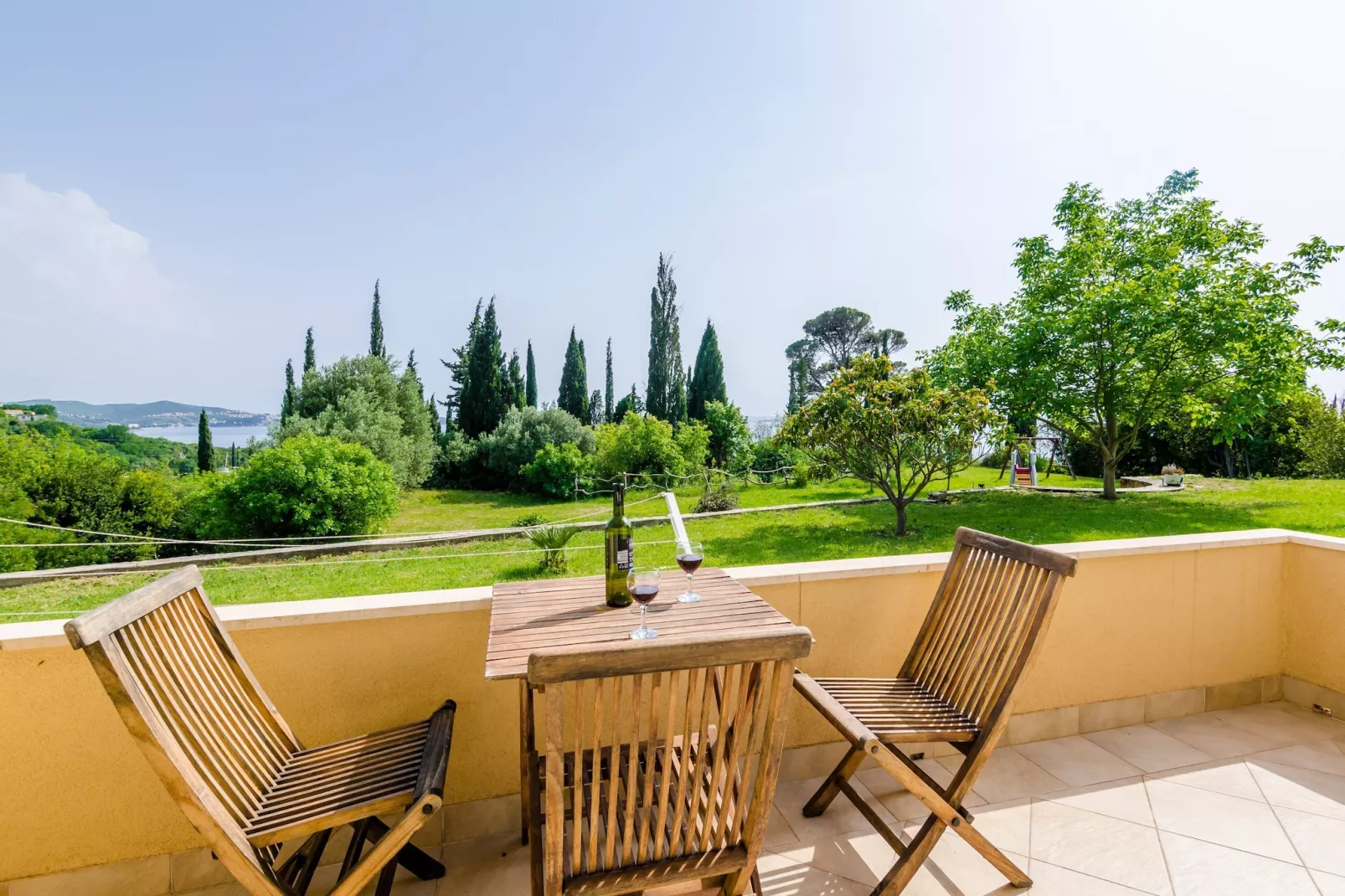Color Apartments - Comfort One Bedroom Apartment with Terrace and Partial Sea View (Yellow)-Terrasse