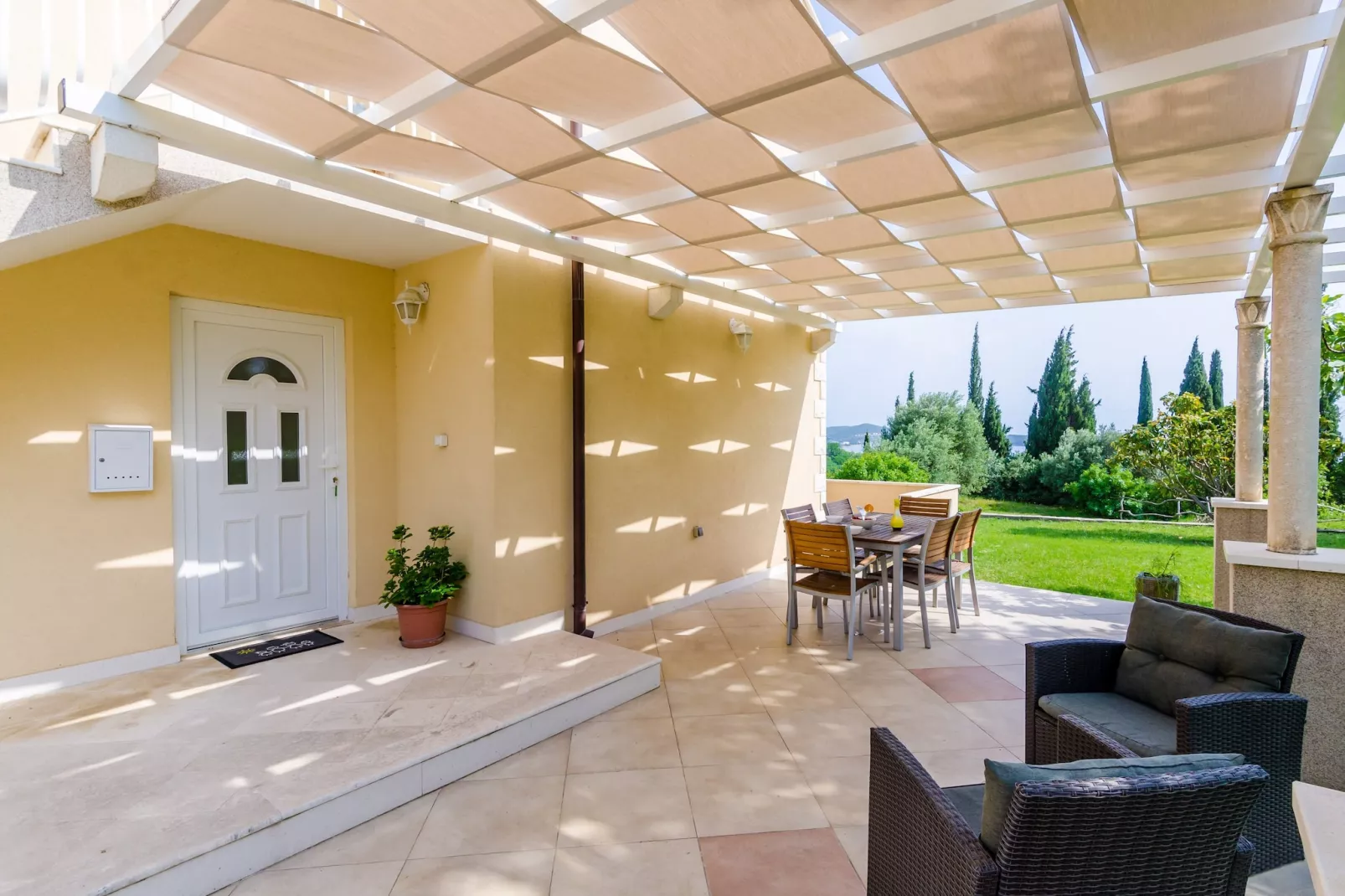 Color Apartments - Comfort One Bedroom Apartment with Terrace and Partial Sea View (Yellow)-Terrasse