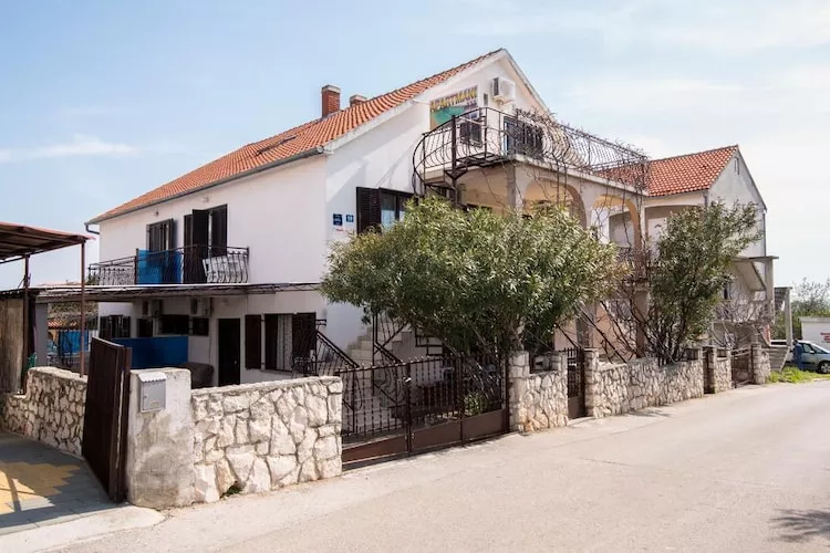 Apartments Fidelis - One Bedroom Apartment with Terrace and Garden View(1)-Outdoor