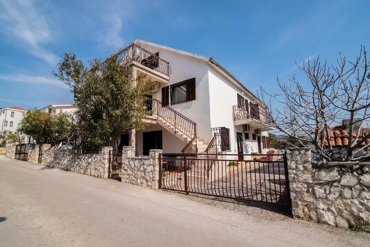 Apartments Fidelis - One Bedroom Apartment with Terrace and Garden View(4)-Outdoor