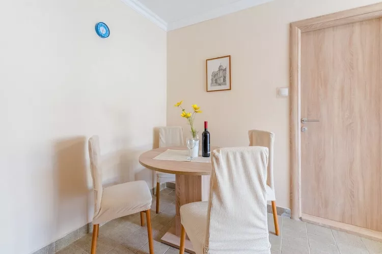 Apartments Fidelis - Two Bedroom Apartment with Terrace and Pool View(5)-Esszimmer