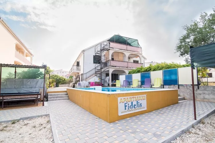 Apartments Fidelis - Two Bedroom Apartment with Terrace and Pool View(5)-Schwimmbad