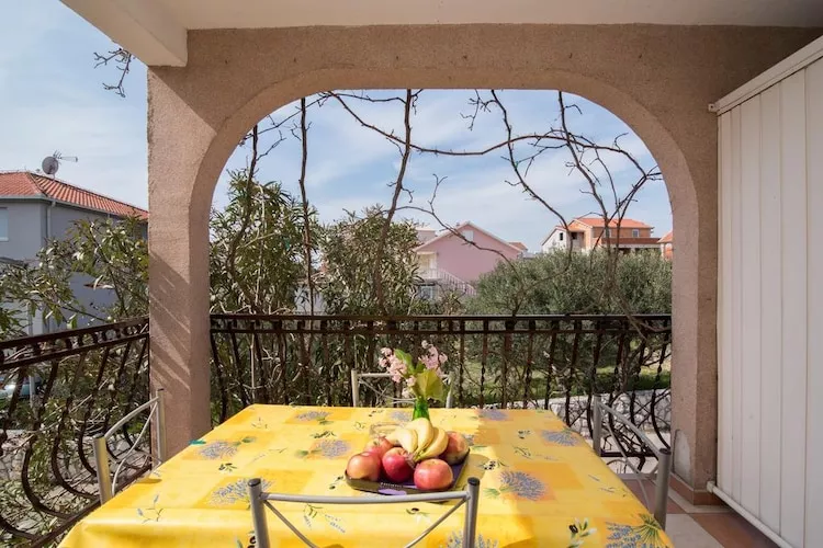 Apartments Fidelis - Two Bedroom Apartment with Terrace and Pool View(5)-Terrasse