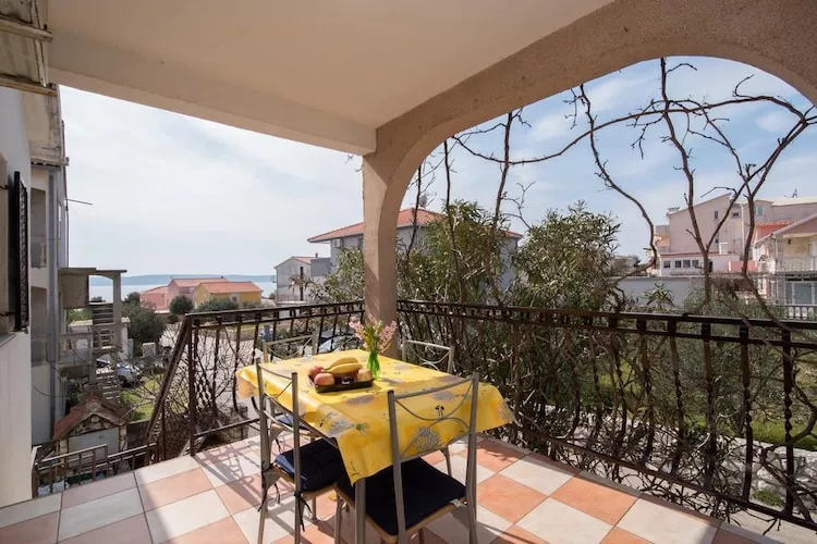 Apartments Fidelis - Two Bedroom Apartment with Terrace and Pool View(5)-Terrasse