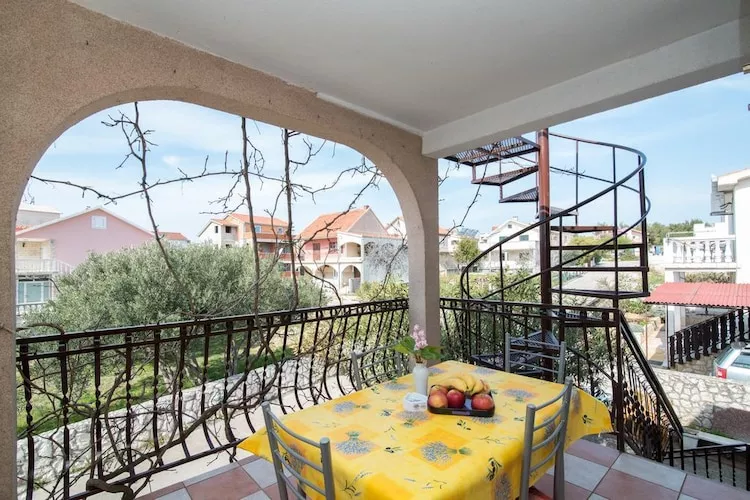 Apartments Fidelis - Two Bedroom Apartment with Terrace and Pool View(5)-Terrasse