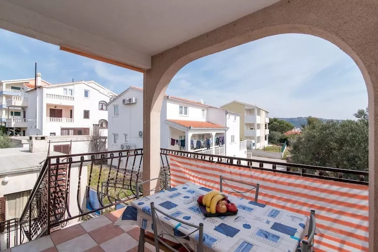 Apartments Fidelis - Two Bedroom Apartment with Terrace and Pool View(5)-Terrasse