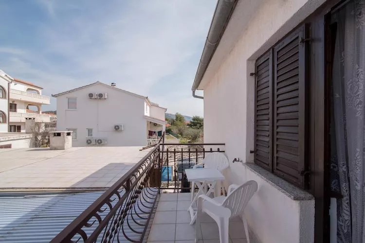 Apartments Fidelis - Two Bedroom Apartment with Terrace and Pool View(5)-Terrasse
