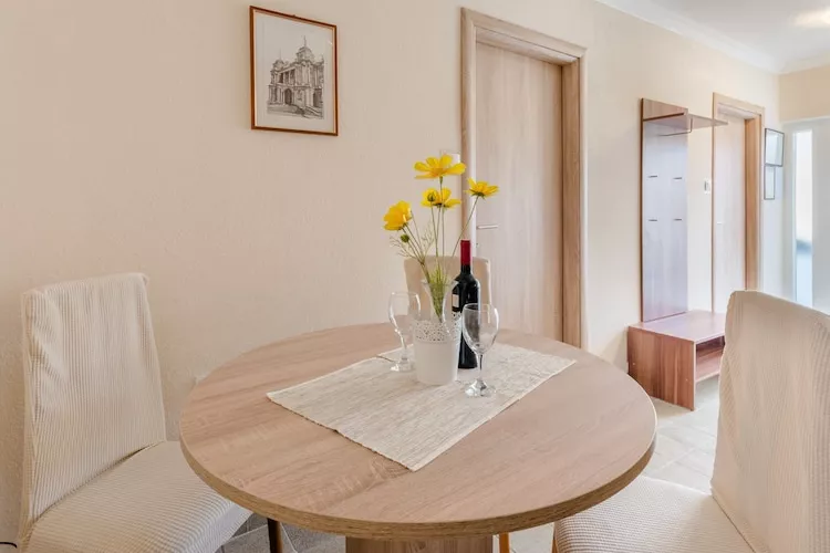 Apartments Fidelis - Two Bedroom Apartment with Terrace and Garden View(7)-Dining room