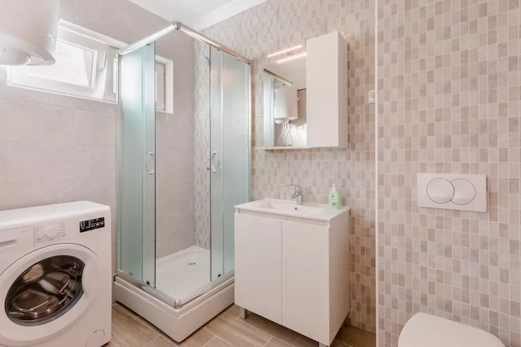 Apartments Fidelis - Two Bedroom Apartment with Terrace and Garden View(7)-Bathroom