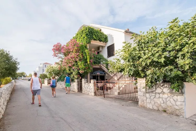 Apartments Fidelis - Two Bedroom Apartment with Terrace and Garden View(7)-Outdoor