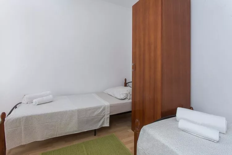 Apartment Hladilo Nostalgia - Comfort Two-Bedroom Apartment with Terrace and Partial Sea View-Chambre