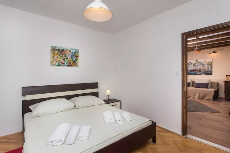 Apartment Hladilo Nostalgia - Comfort Two-Bedroom Apartment with Terrace and Partial Sea View-Chambre