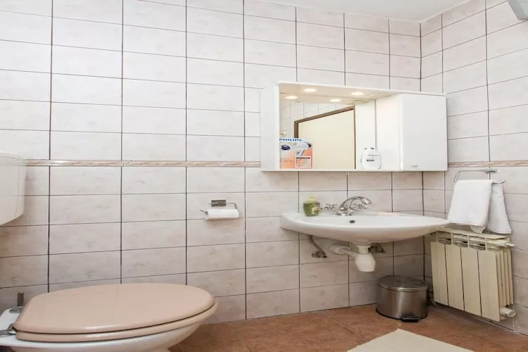 Apartment Hladilo Nostalgia - Comfort Two-Bedroom Apartment with Terrace and Partial Sea View-Salle de bain