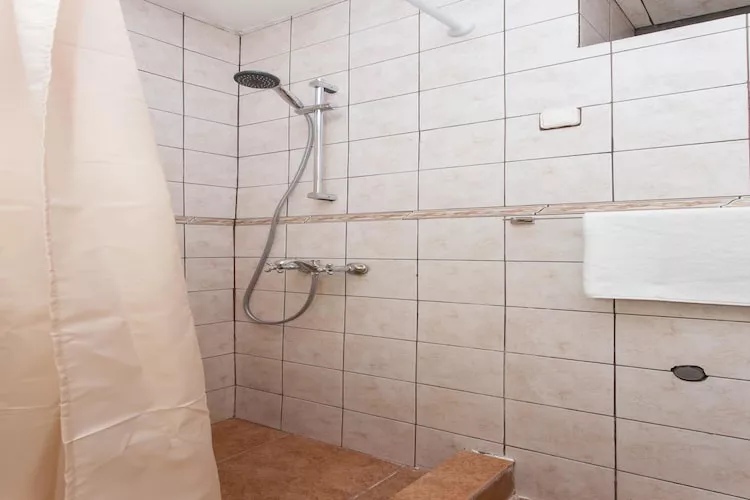 Apartment Hladilo Nostalgia - Comfort Two-Bedroom Apartment with Terrace and Partial Sea View-Salle de bain