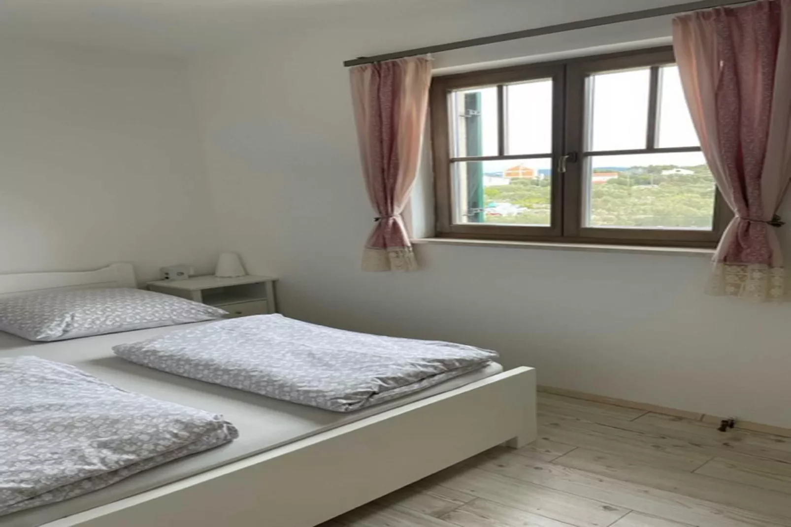 Apartments Villa Kameja - One Bedroom Apartment with Balcony and Sea View (Plavi)-Schlafzimmer