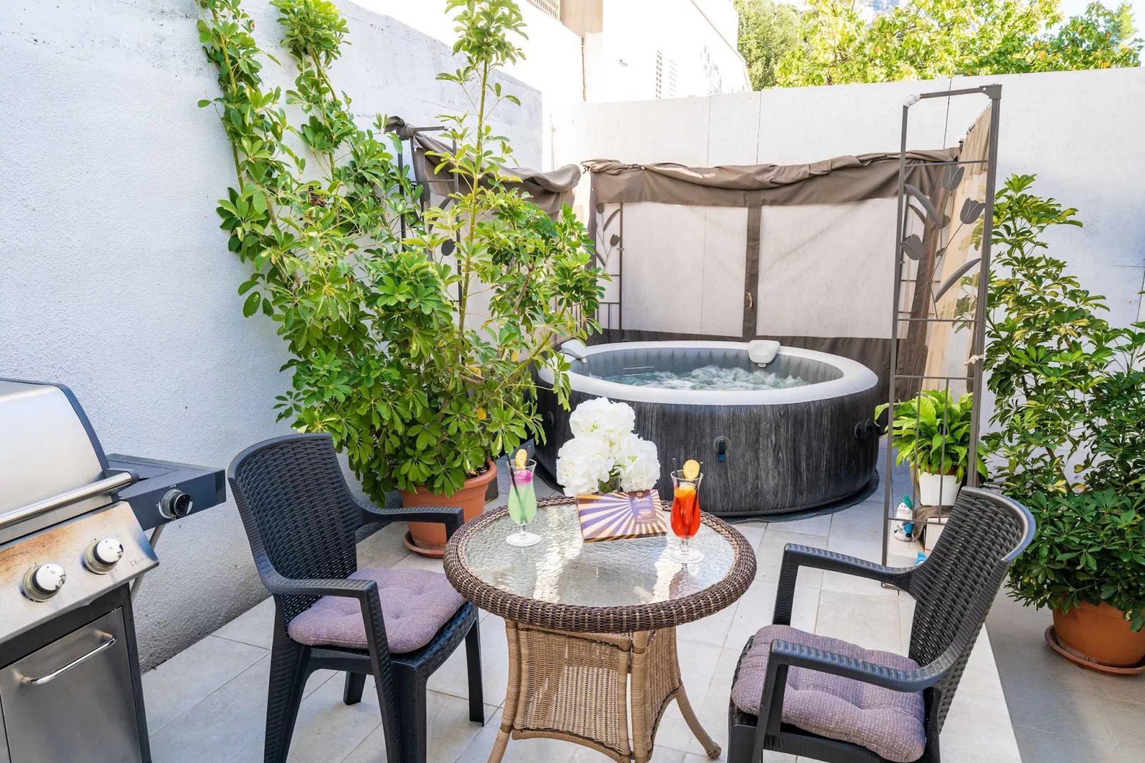 Apartments Blažević - Two Bedroom Apt with  Hot Tub-Terrace