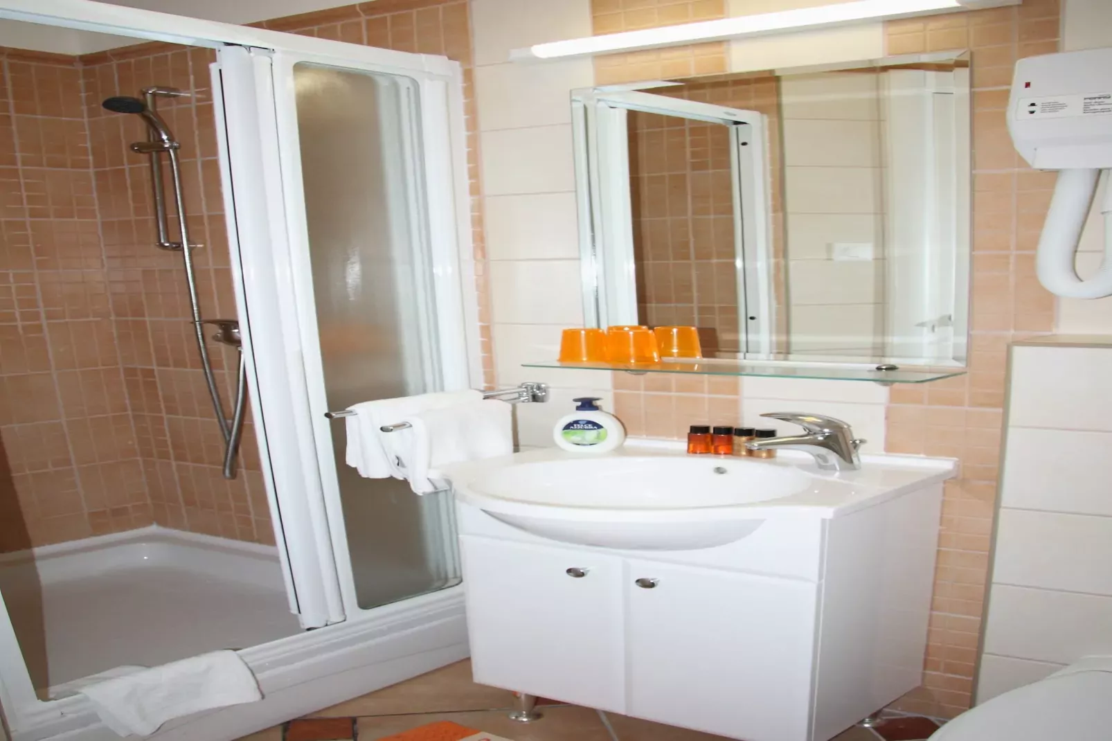 Villa Alegria Cavtat - Two Bedroom Apartment with Balcony and Sea View (Apartment B)-Bathroom