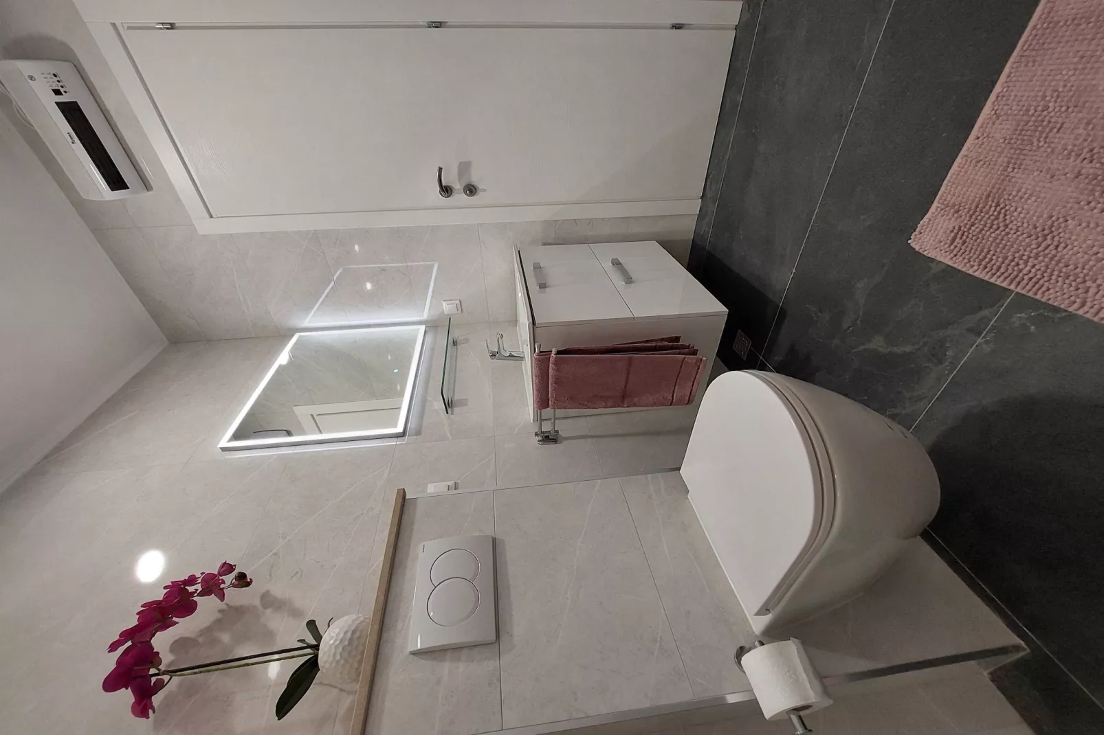 Apartments Stella - Three-Bedroom Apartment with Balcony and Terrace-Bathroom
