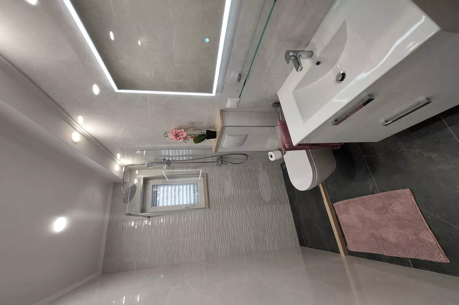 Apartments Stella - Three-Bedroom Apartment with Balcony and Terrace-Bathroom