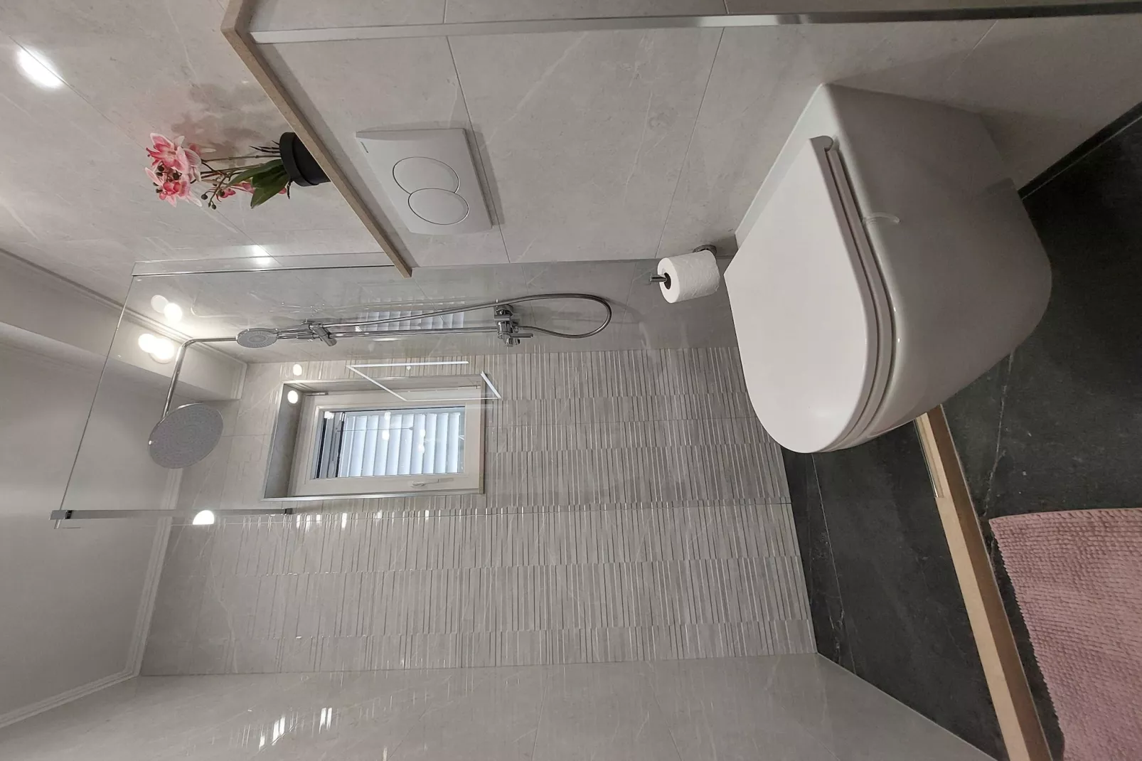 Apartments Stella - Three-Bedroom Apartment with Balcony and Terrace-Bathroom