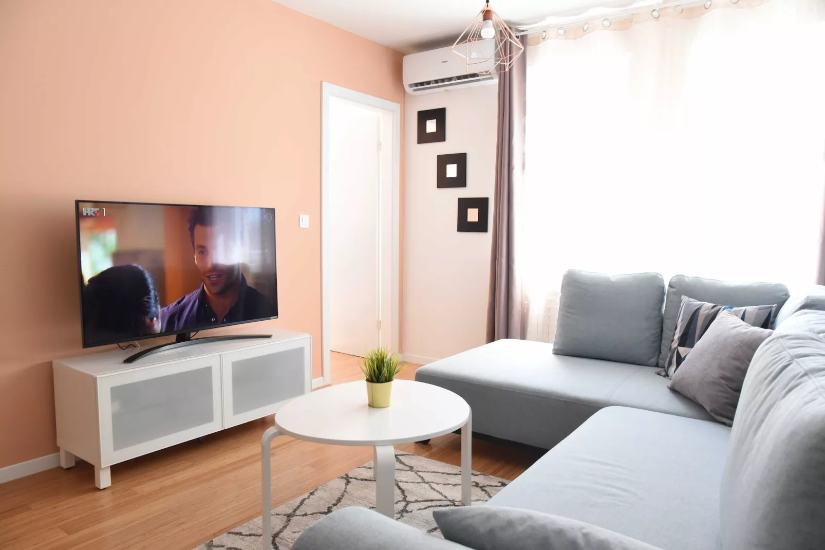 Mary's Apartment - One Bedroom Apartment-Living room