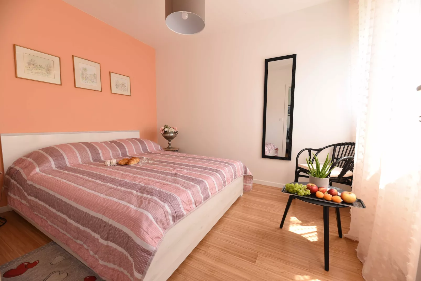 Mary's Apartment - One Bedroom Apartment-Bedroom